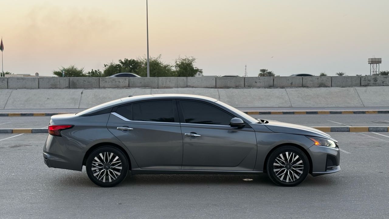 Car Image 2023 NISSAN ALTIMA SV