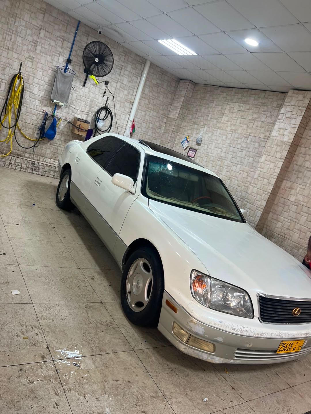 Car Image 1999 LEXUS LS 400