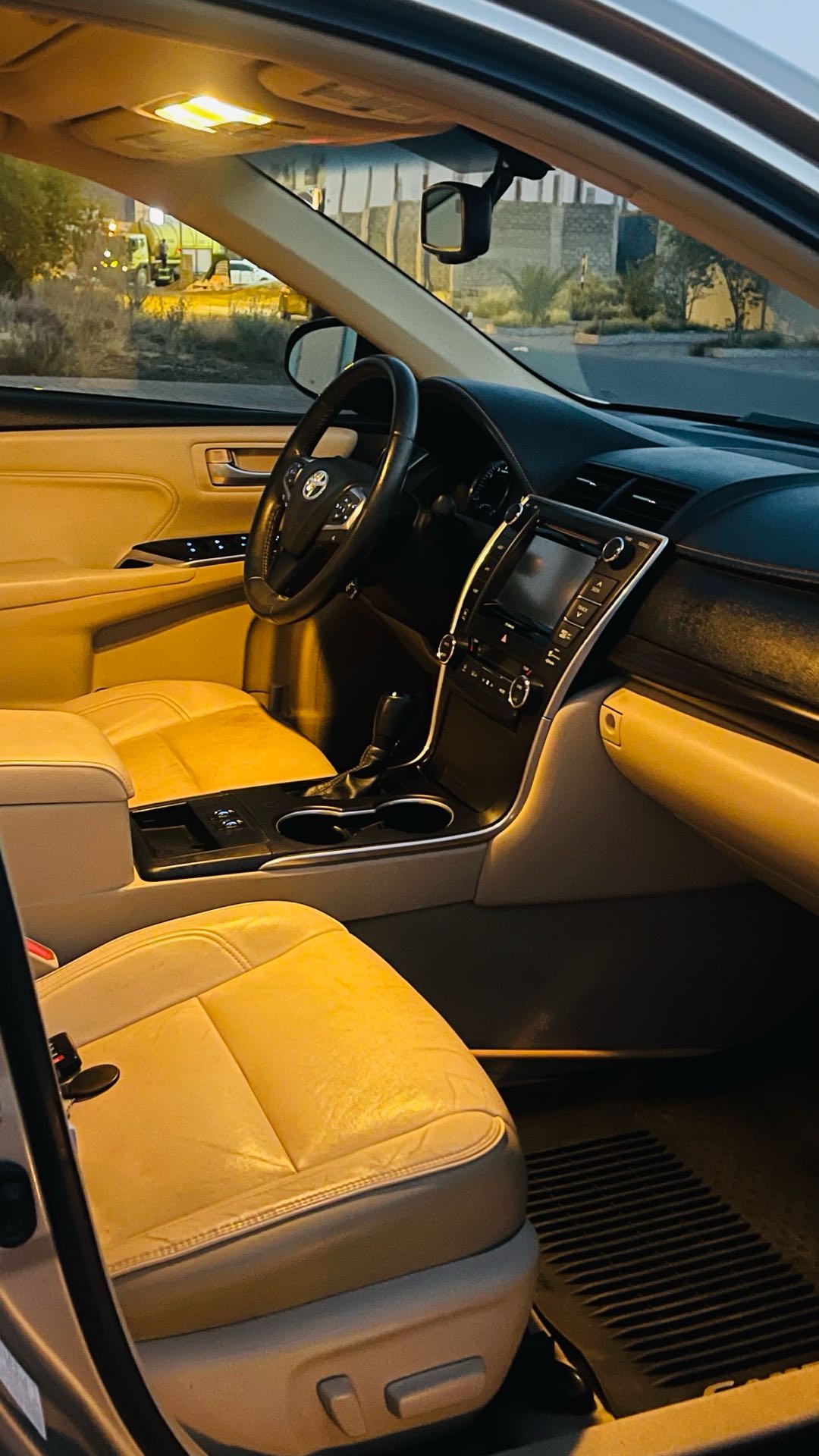 Car Image 2017 TOYOTA CAMRY XLE