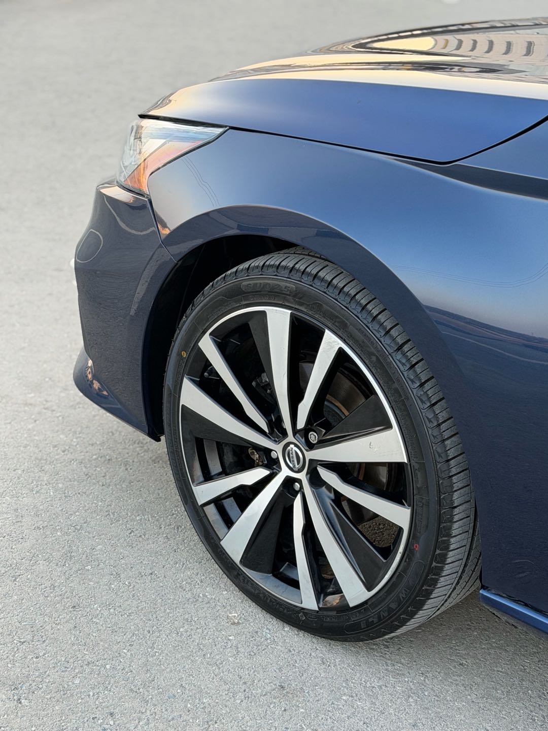 Car Image 2019 NISSAN ALTIMA SR