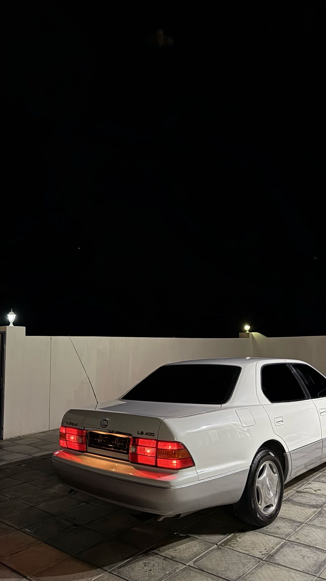 Car Image 1998 LEXUS LS 400