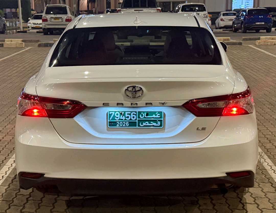 Car Image 2019 TOYOTA CAMRY LE