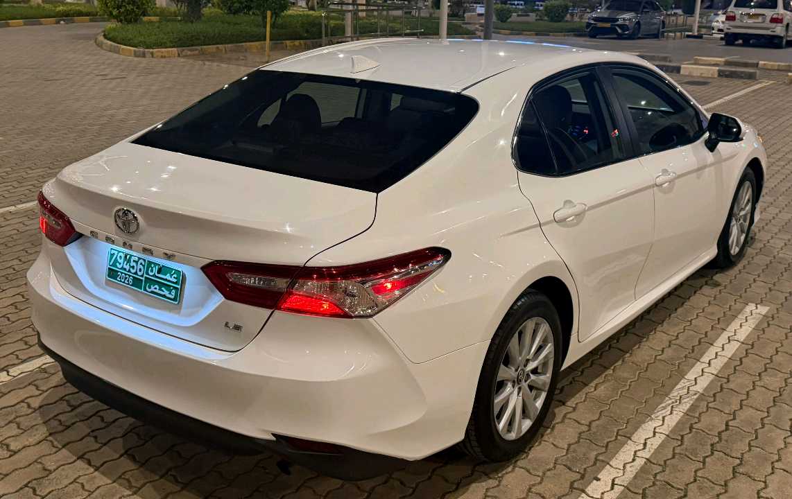 Car Image 2019 TOYOTA CAMRY LE