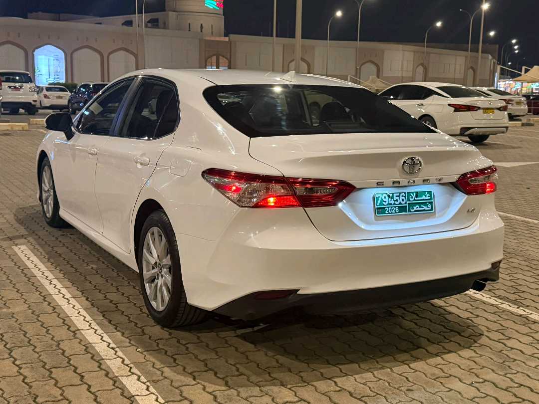 Car Image 2019 TOYOTA CAMRY LE