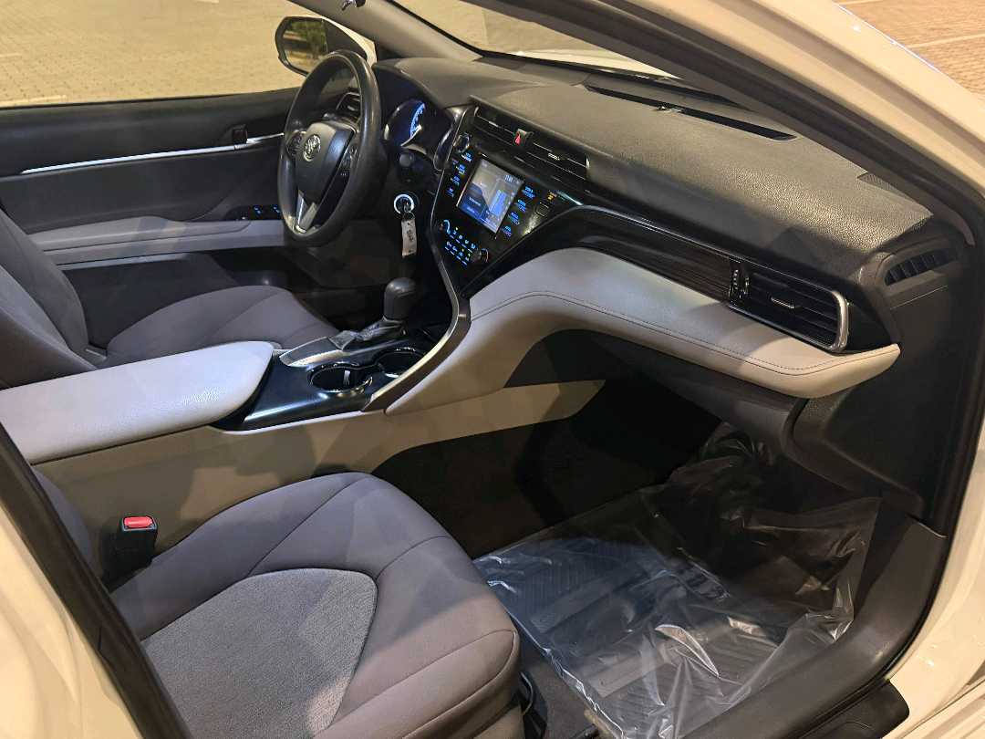 Car Image 2019 TOYOTA CAMRY LE