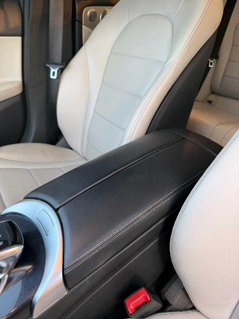 Car Image 2015 MERCEDES C Class 300