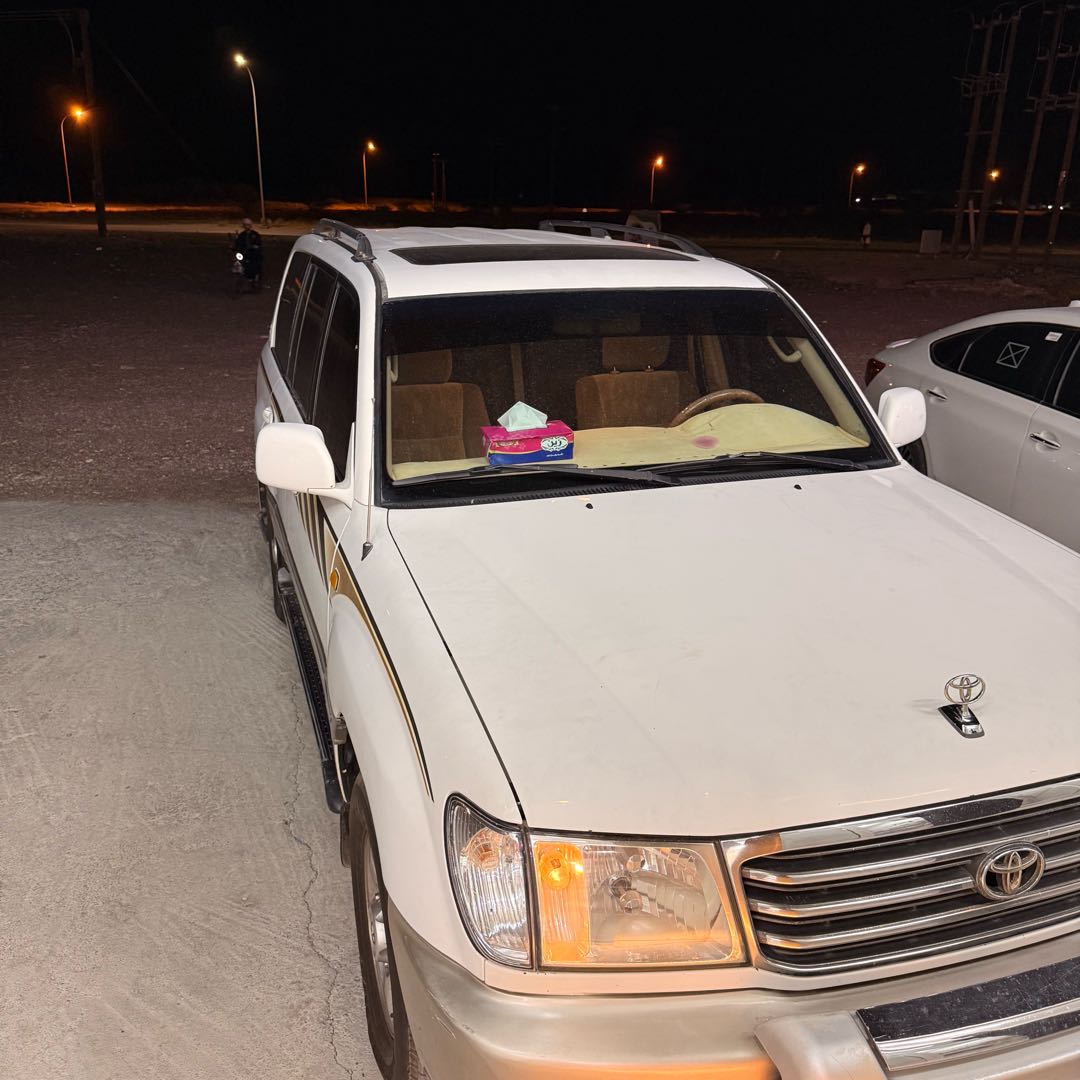 Car Image 1999 TOYOTA LAND CRUISER VX.R