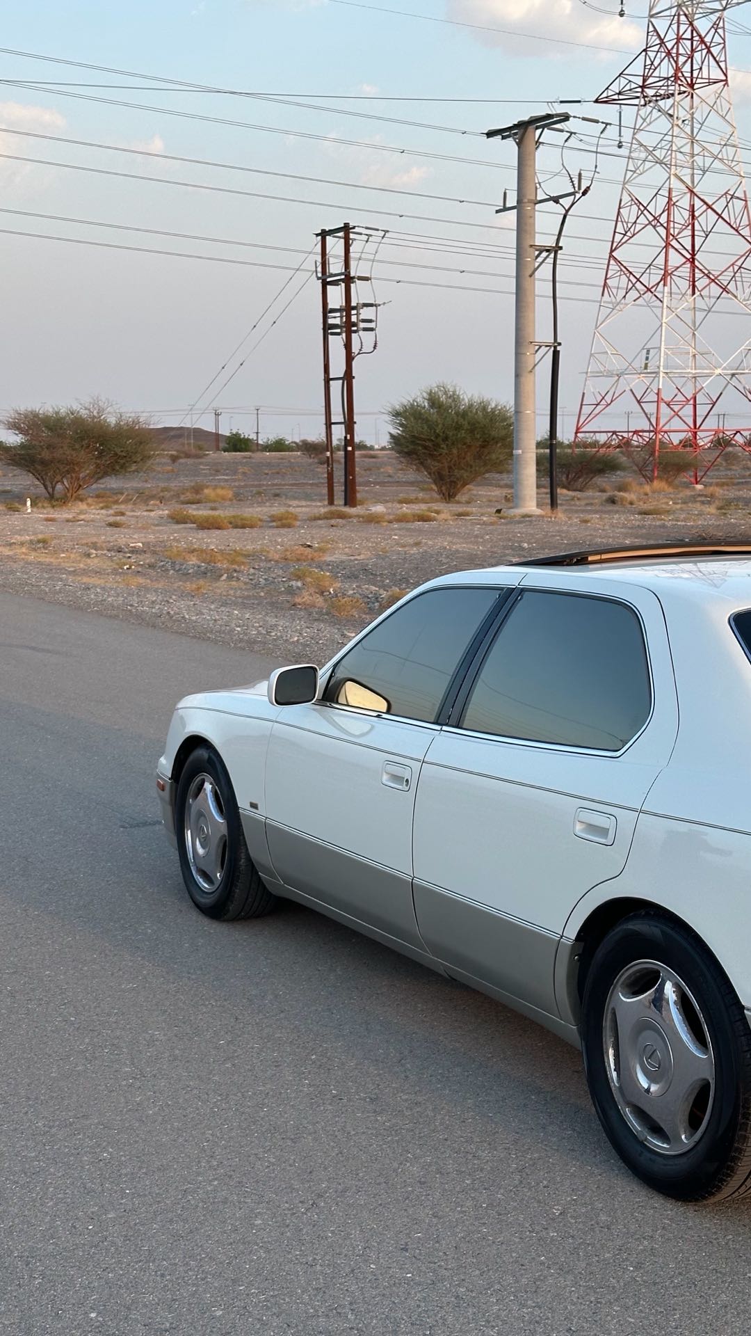 Car Image 1998 LEXUS LS 400