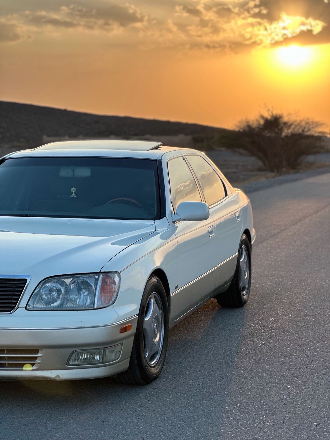 Car Image 1998 LEXUS LS 400