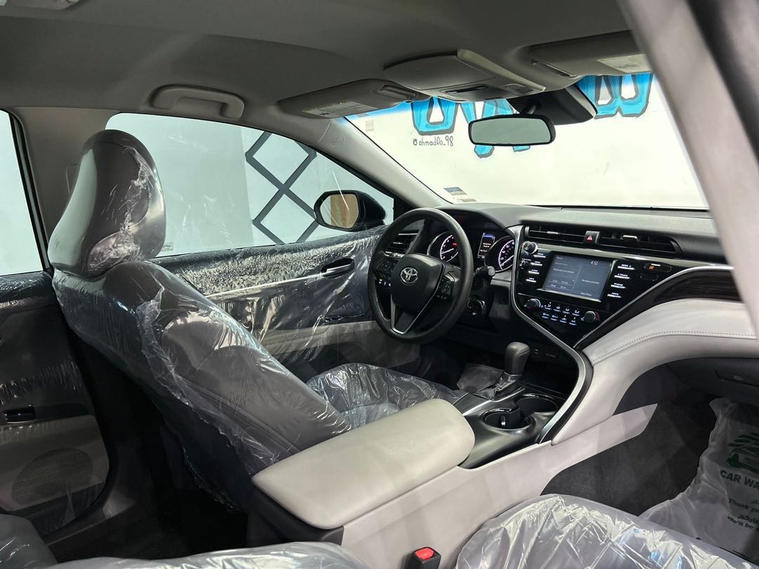 Car Image 2018 TOYOTA CAMRY LE