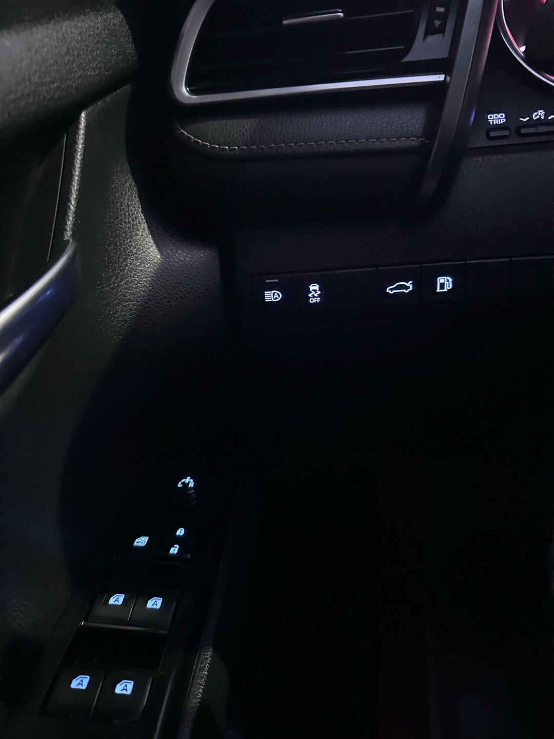 Car Image 2018 TOYOTA CAMRY SE