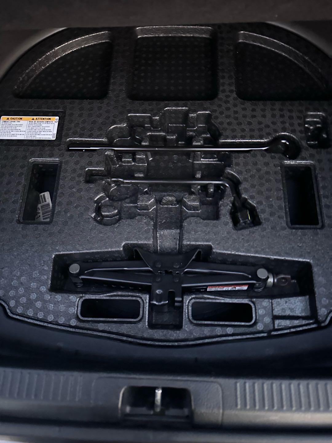 Car Image 2018 TOYOTA CAMRY SE