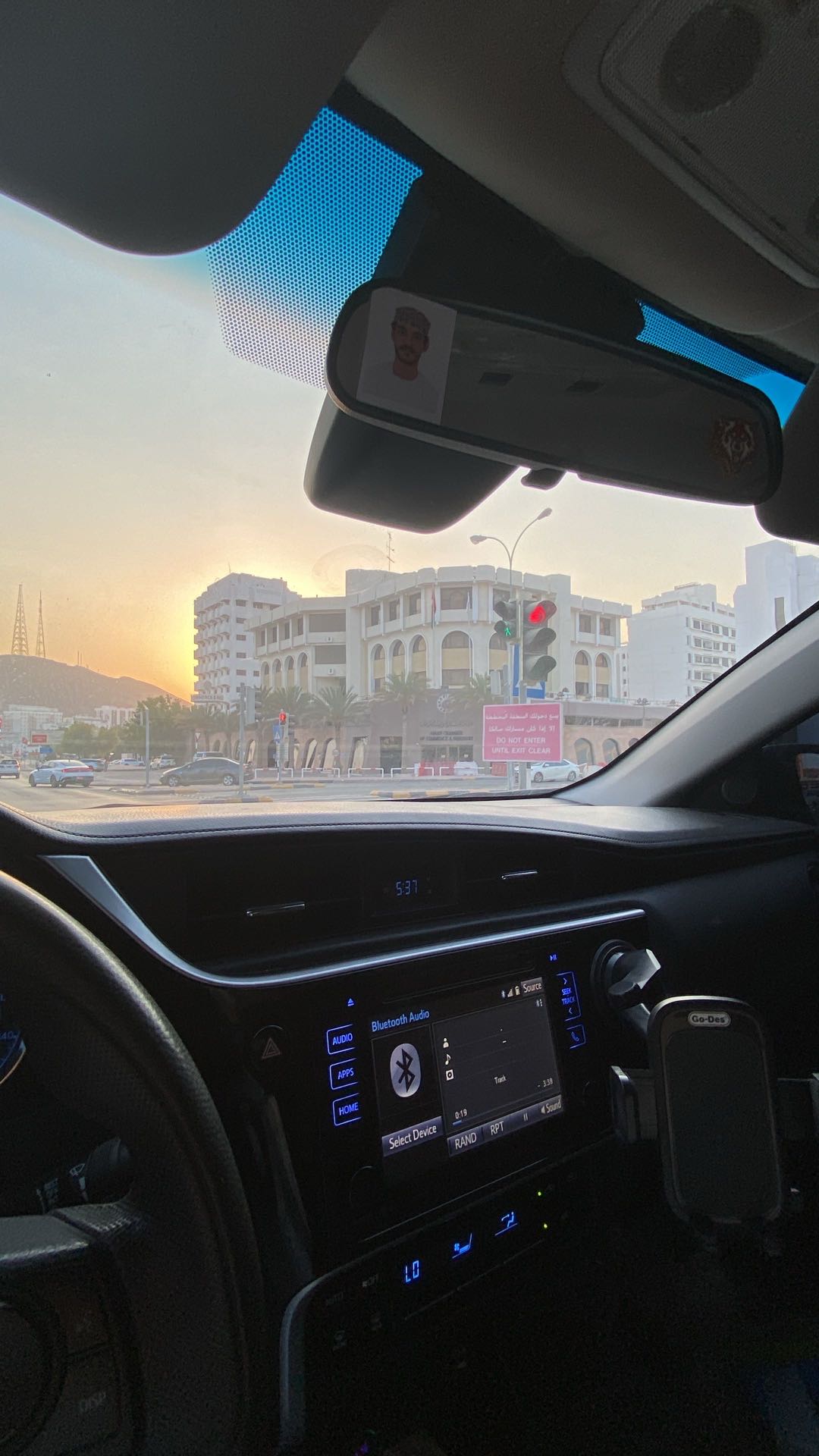 Car Image 2017 TOYOTA COROLLA LE