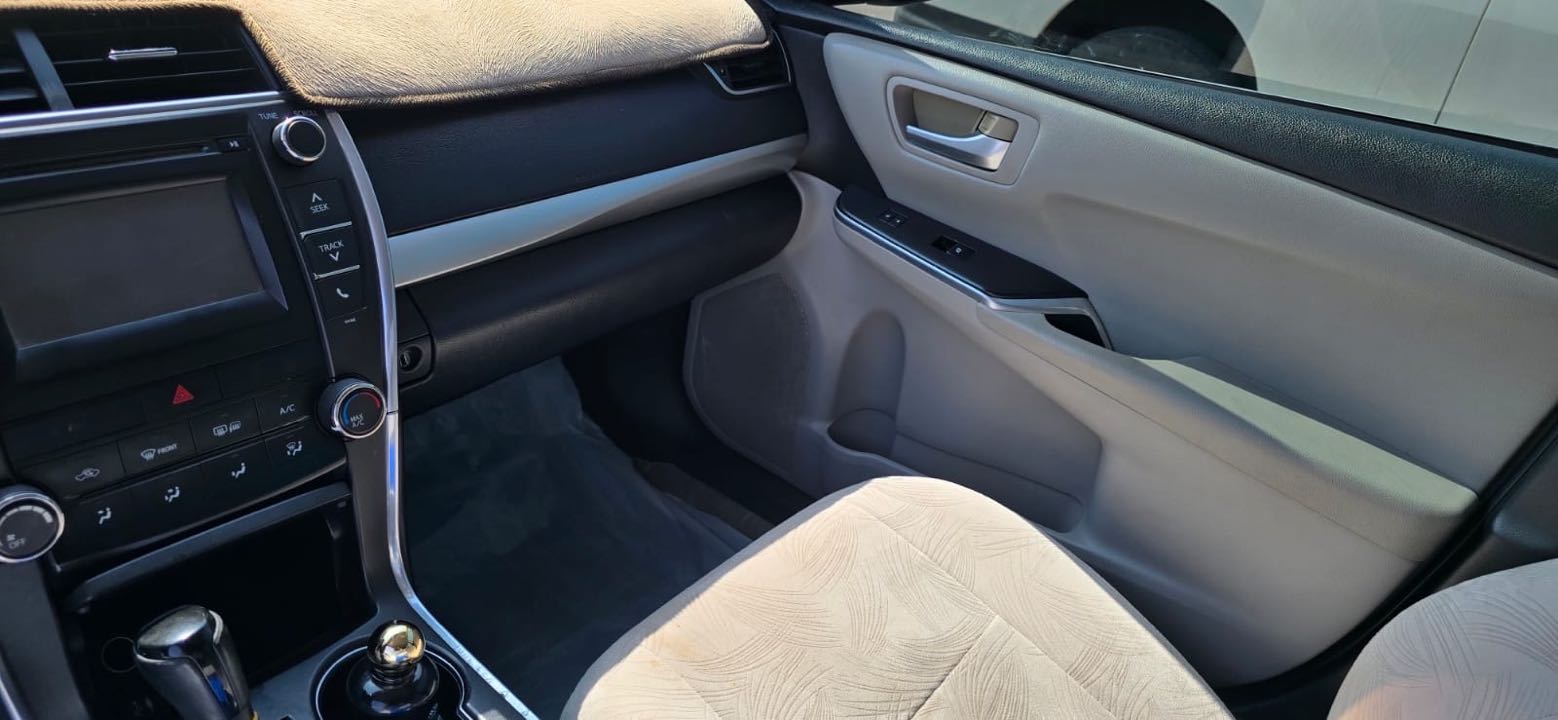 Car Image 2015 TOYOTA CAMRY SE