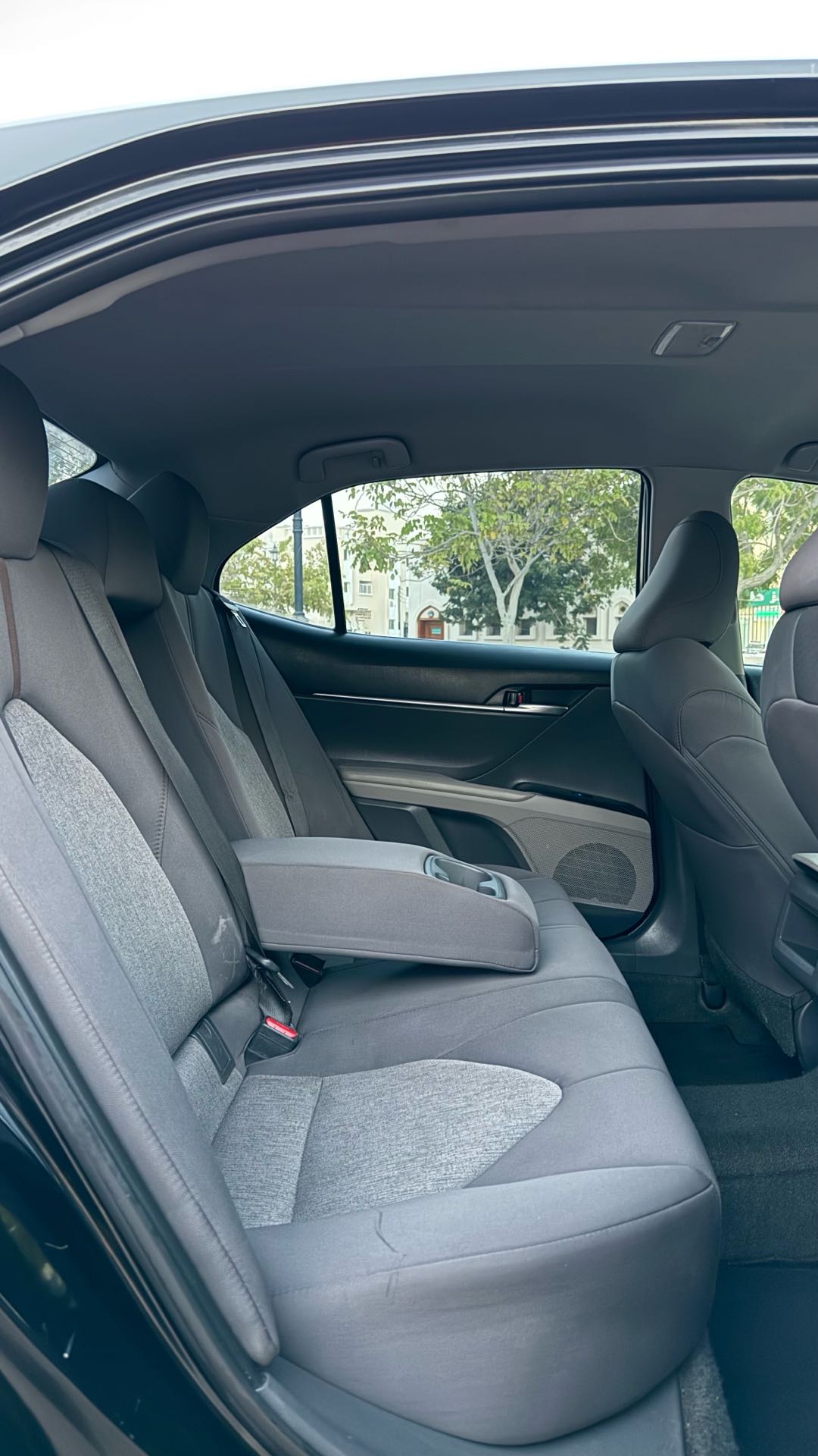 Car Image 2018 TOYOTA CAMRY LE
