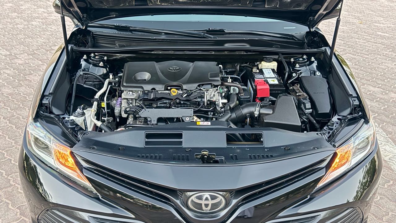 Car Image 2018 TOYOTA CAMRY LE