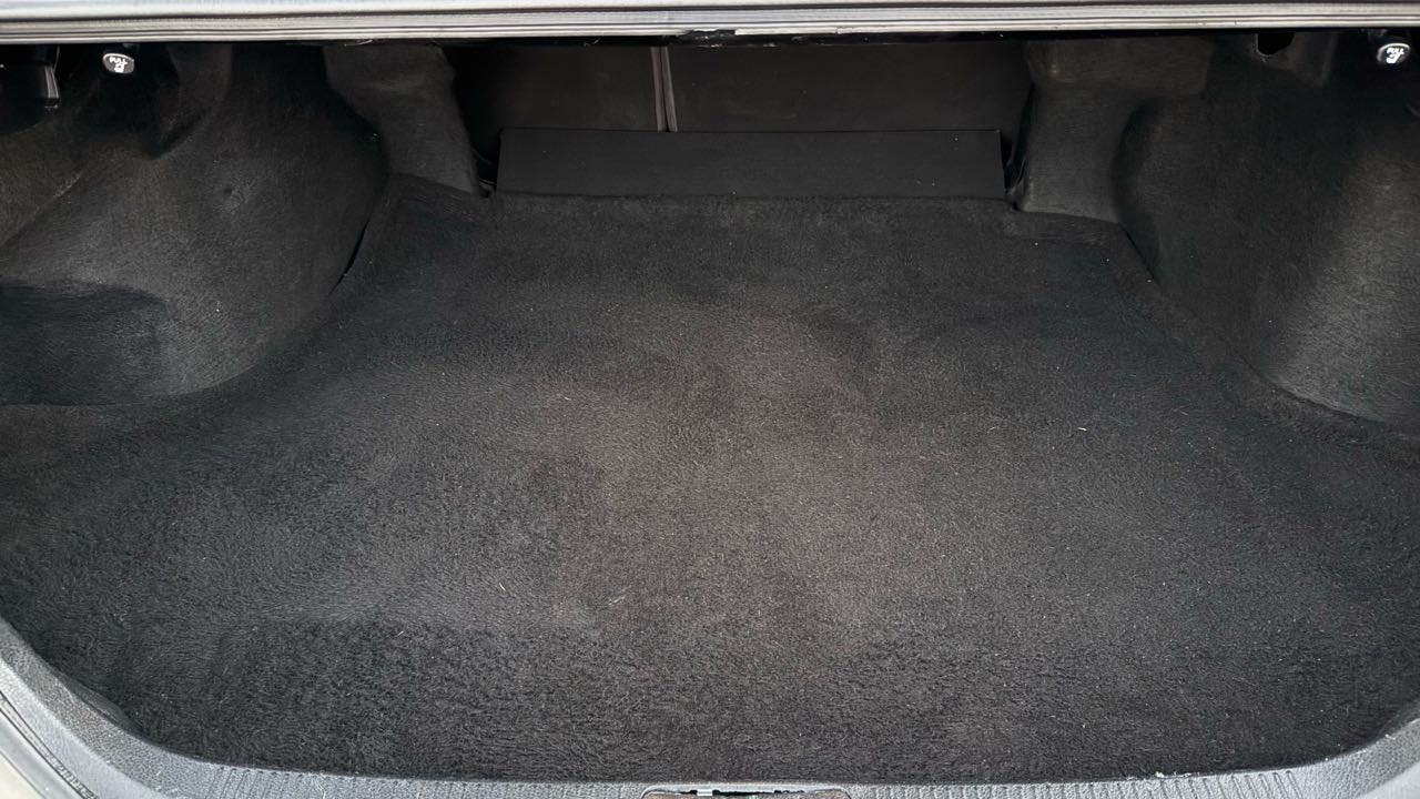 Car Image 2018 TOYOTA CAMRY LE