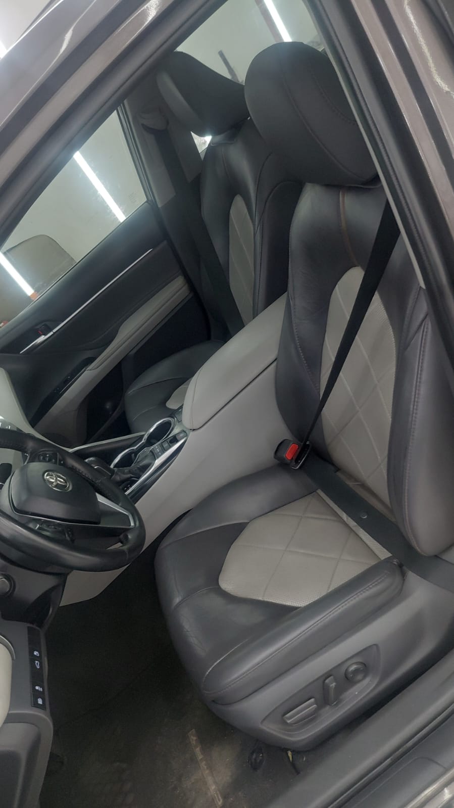 Car Image 2018 TOYOTA CAMRY XLE