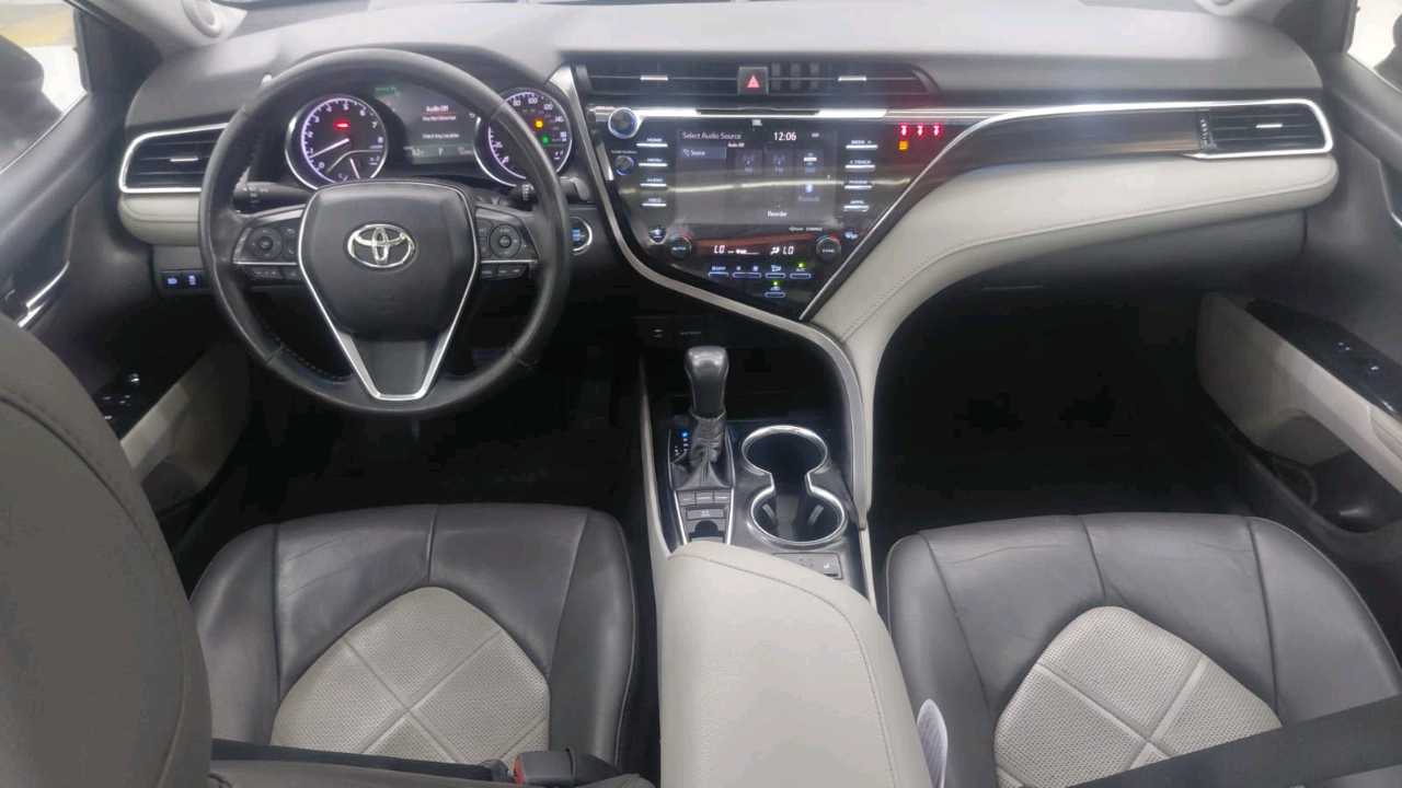 Car Image 2018 TOYOTA CAMRY XLE