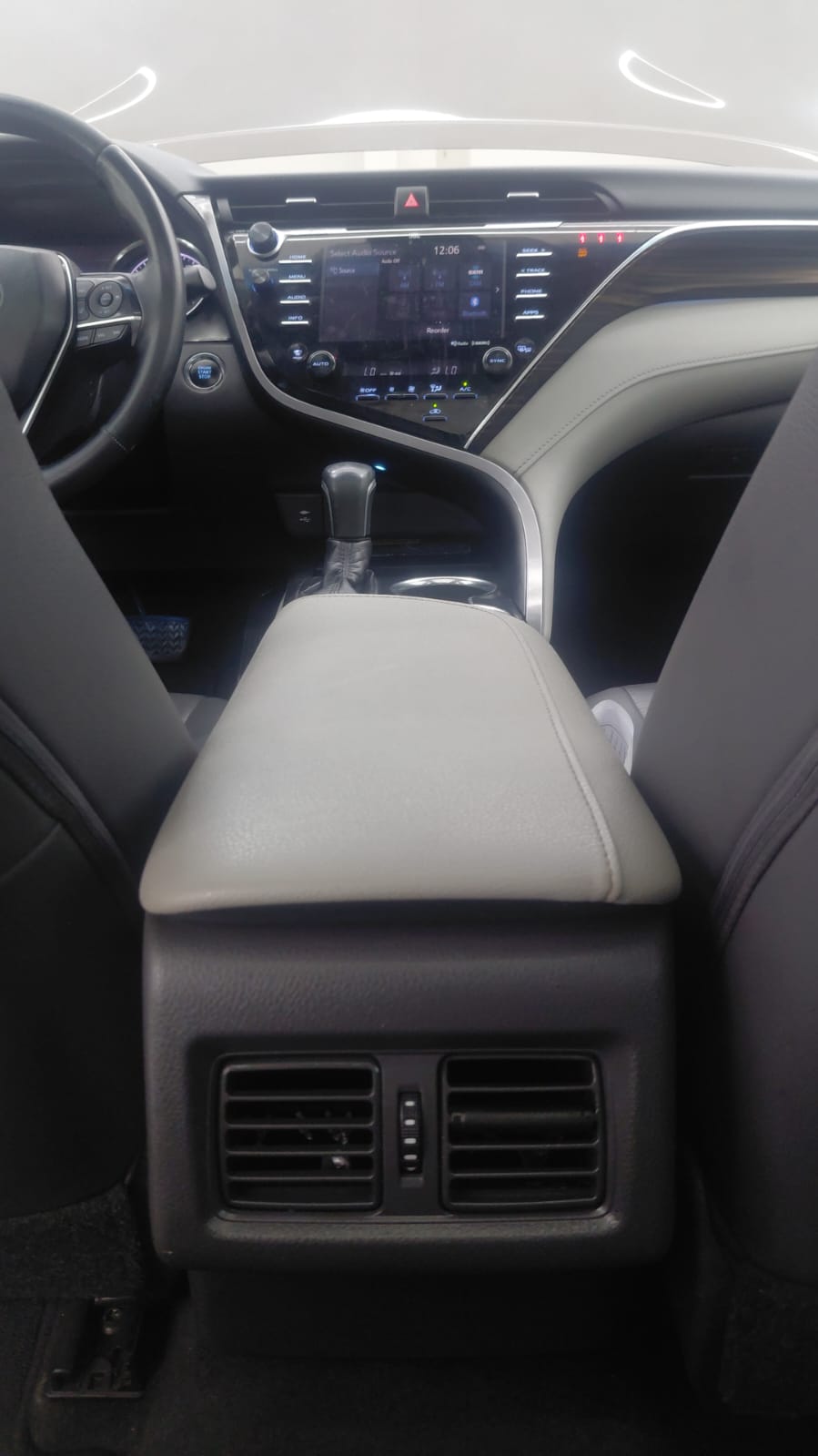 Car Image 2018 TOYOTA CAMRY XLE