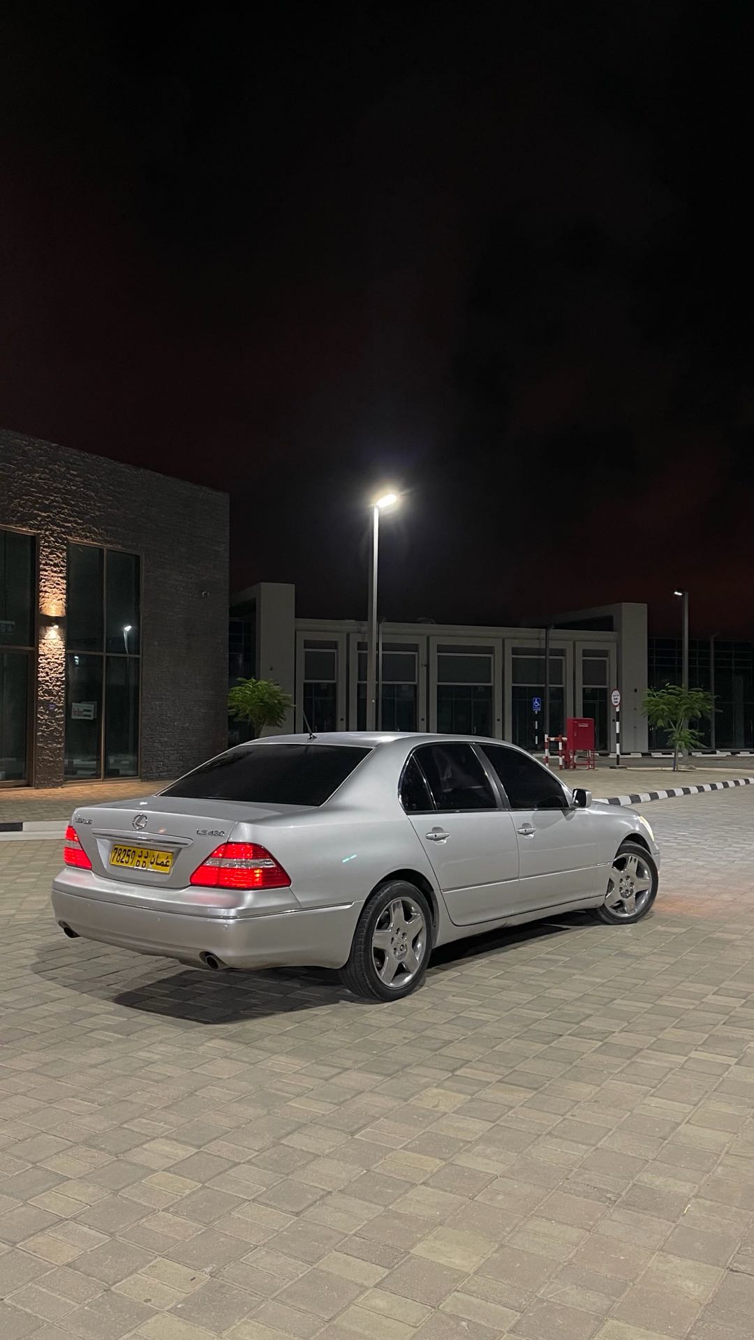 Car Image 2004 LEXUS LS 430