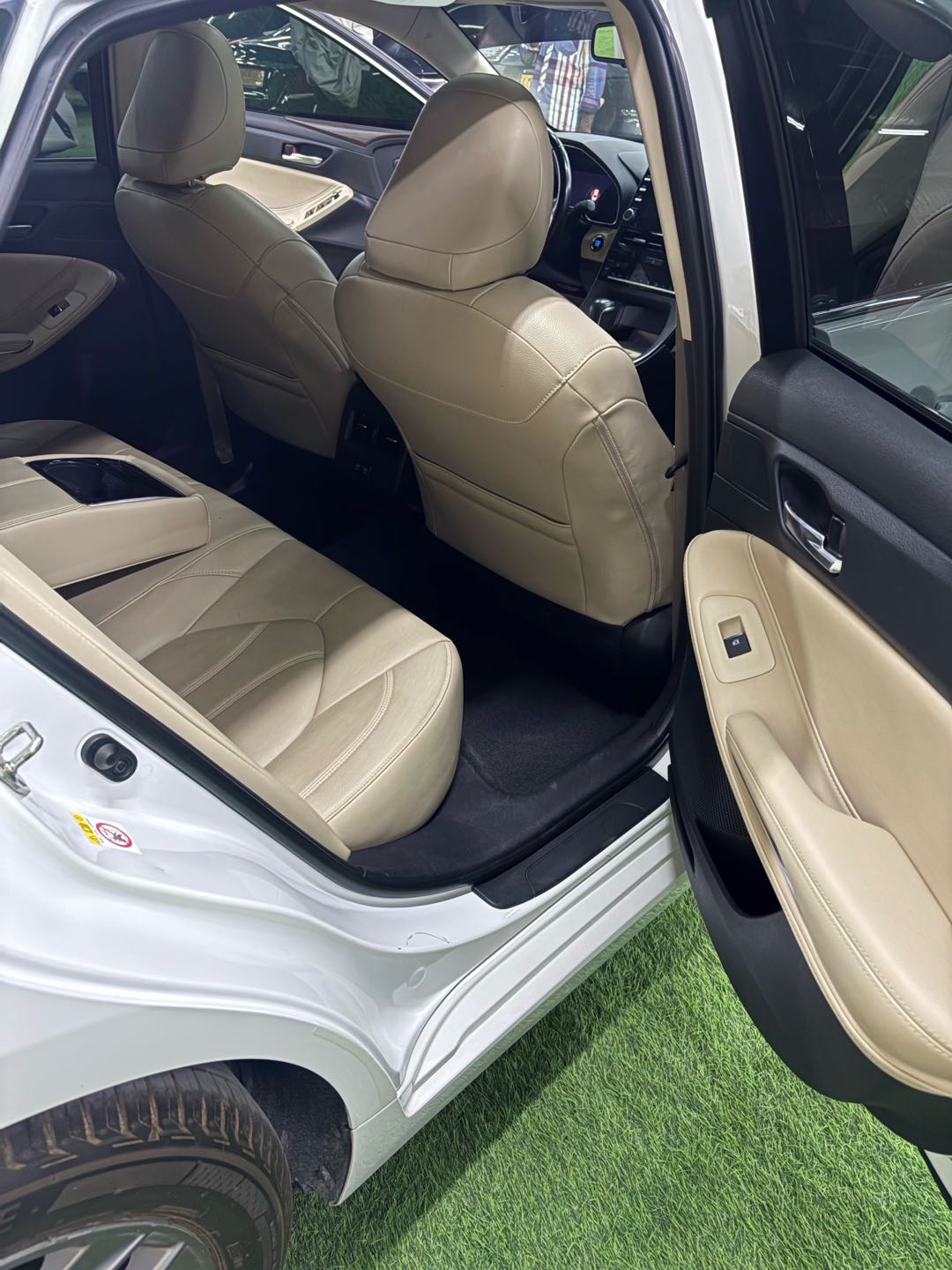Car Image 2019 TOYOTA AVALON XLE