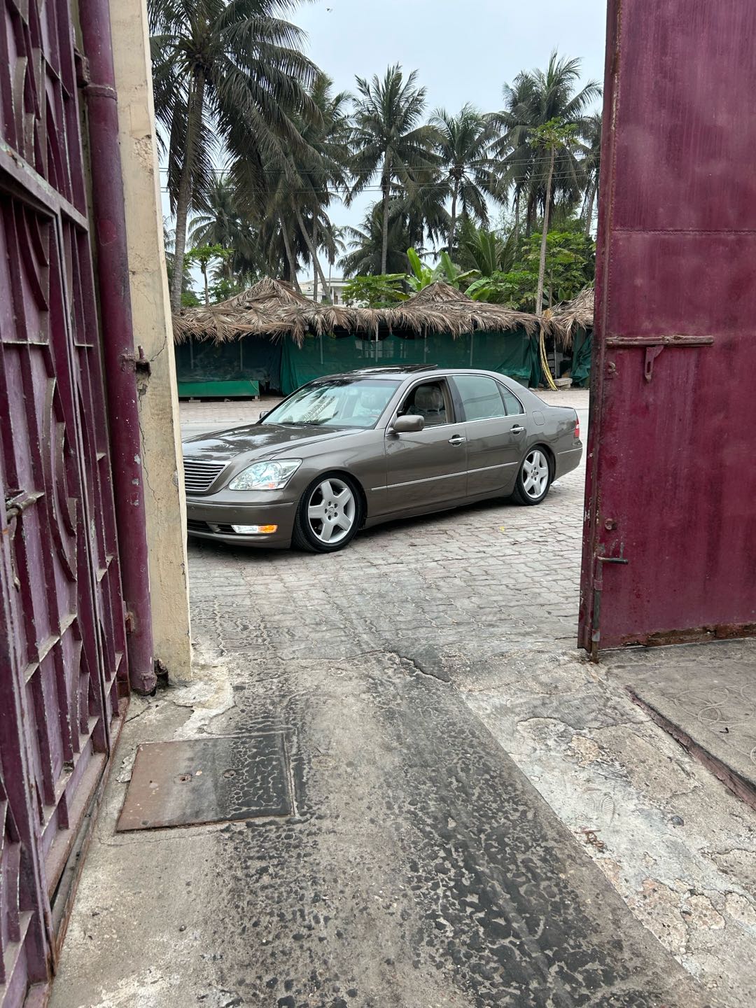 Car Image 2004 LEXUS LS 430