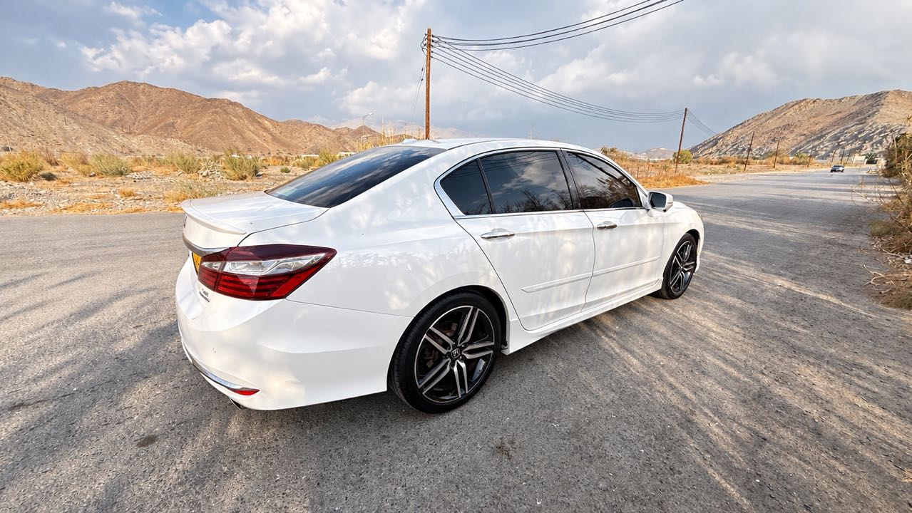Car Image 2017 HONDA ACCORD TOURING