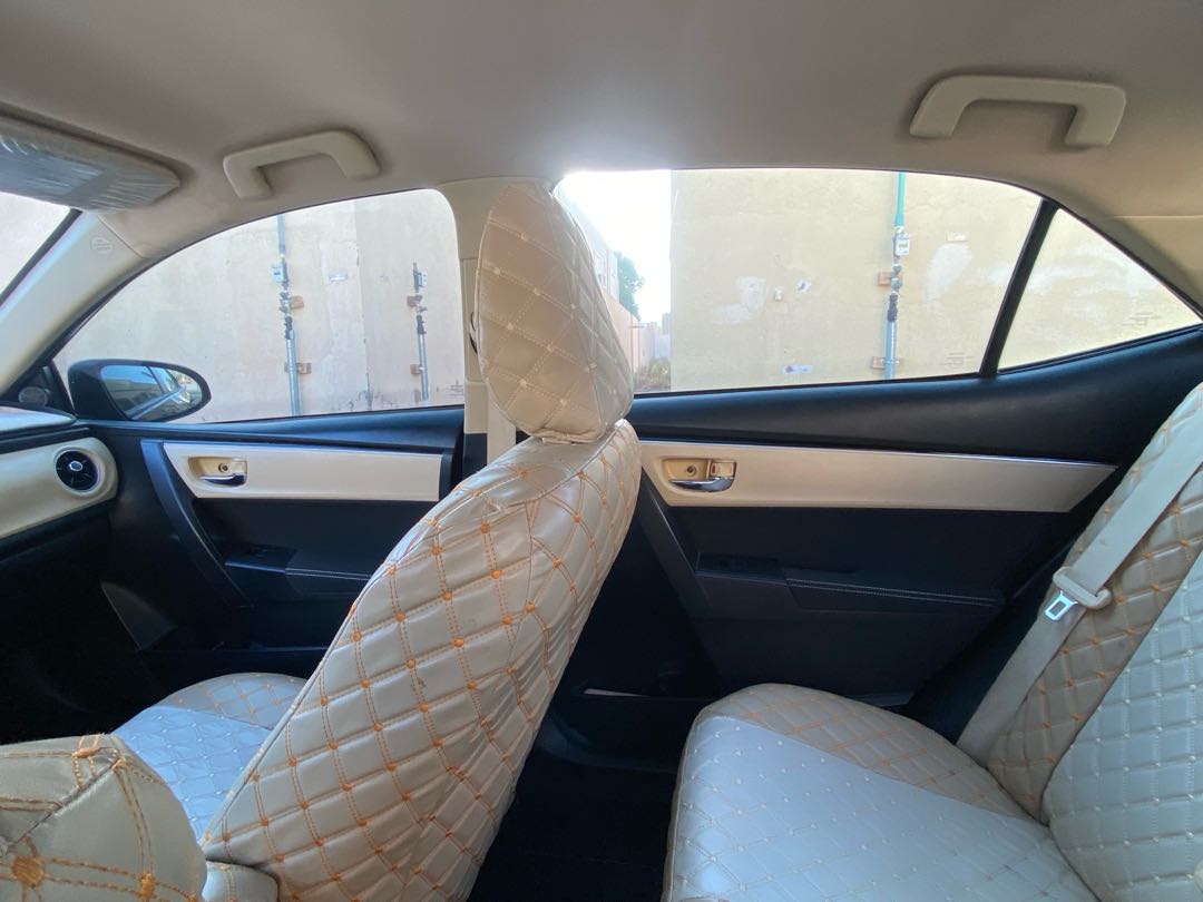 Car Image 2017 TOYOTA COROLLA LE