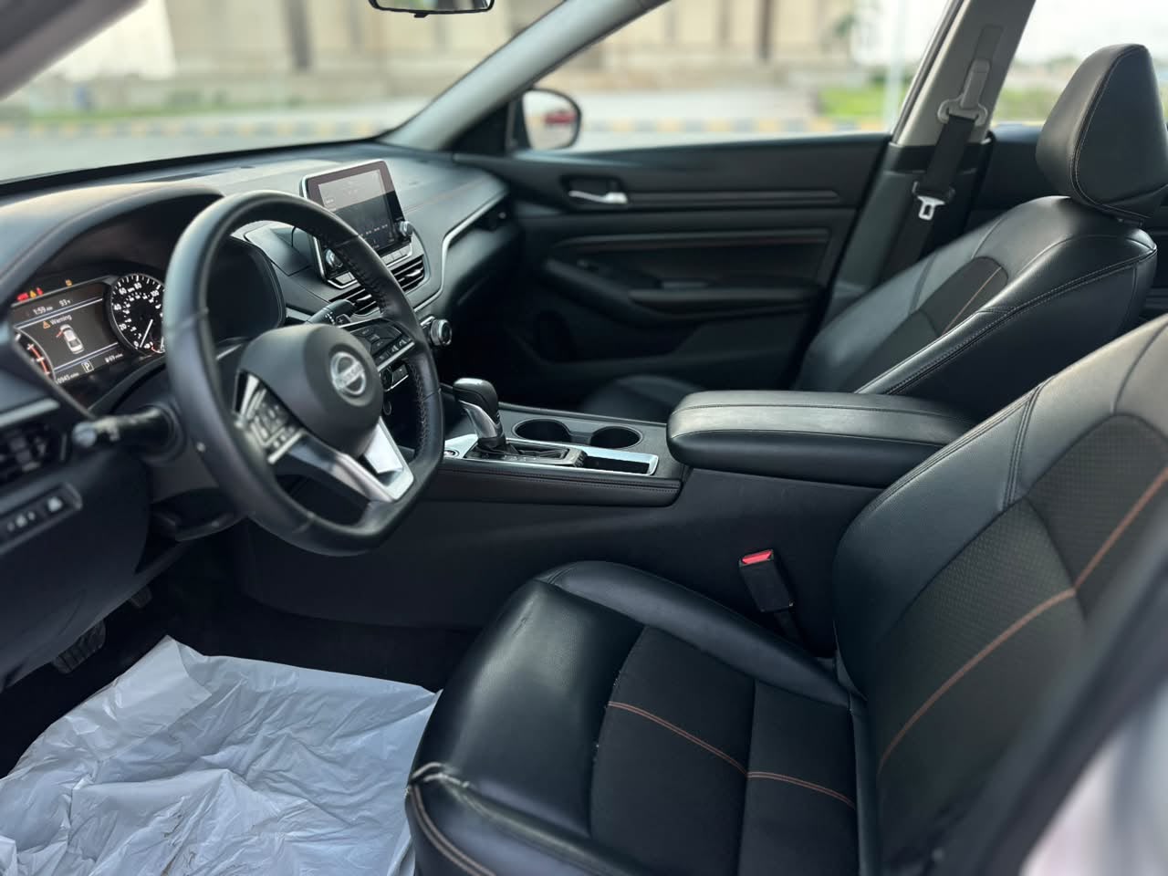 Car Image 2019 NISSAN ALTIMA SR