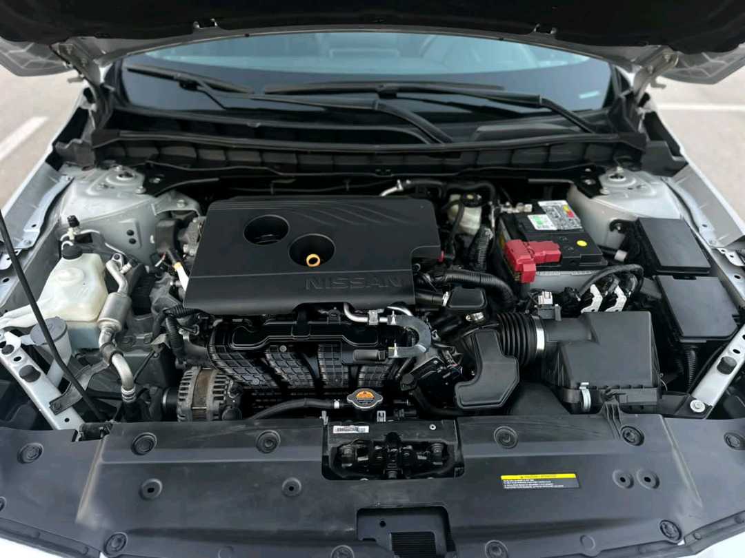 Car Image 2019 NISSAN ALTIMA SR