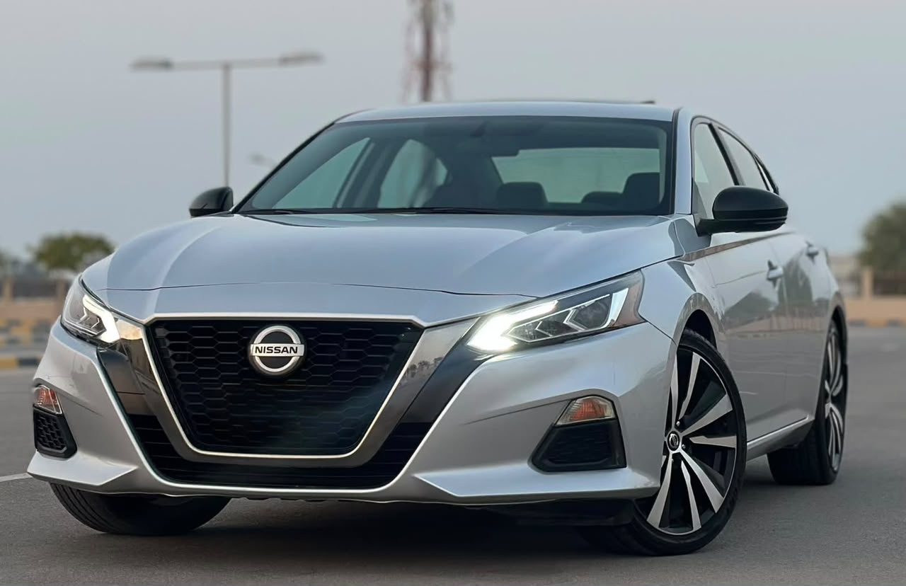 Car Image 2019 NISSAN ALTIMA SR