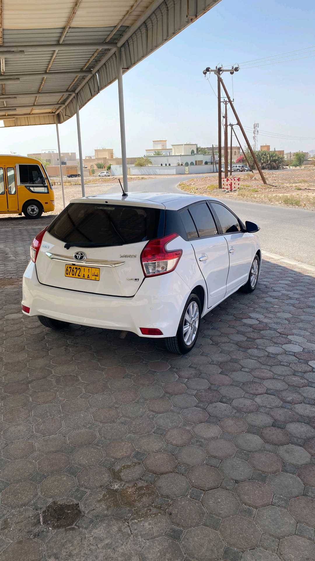 Car Image 2016 TOYOTA YARIS SE