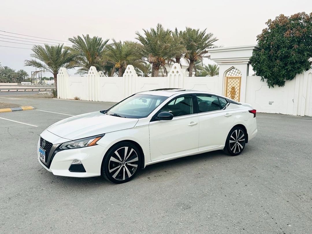 Car Image 2019 NISSAN ALTIMA SR