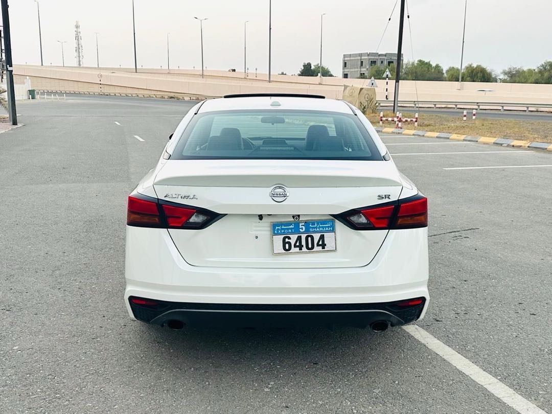 Car Image 2019 NISSAN ALTIMA SR
