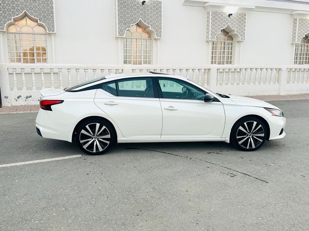 Car Image 2019 NISSAN ALTIMA SR
