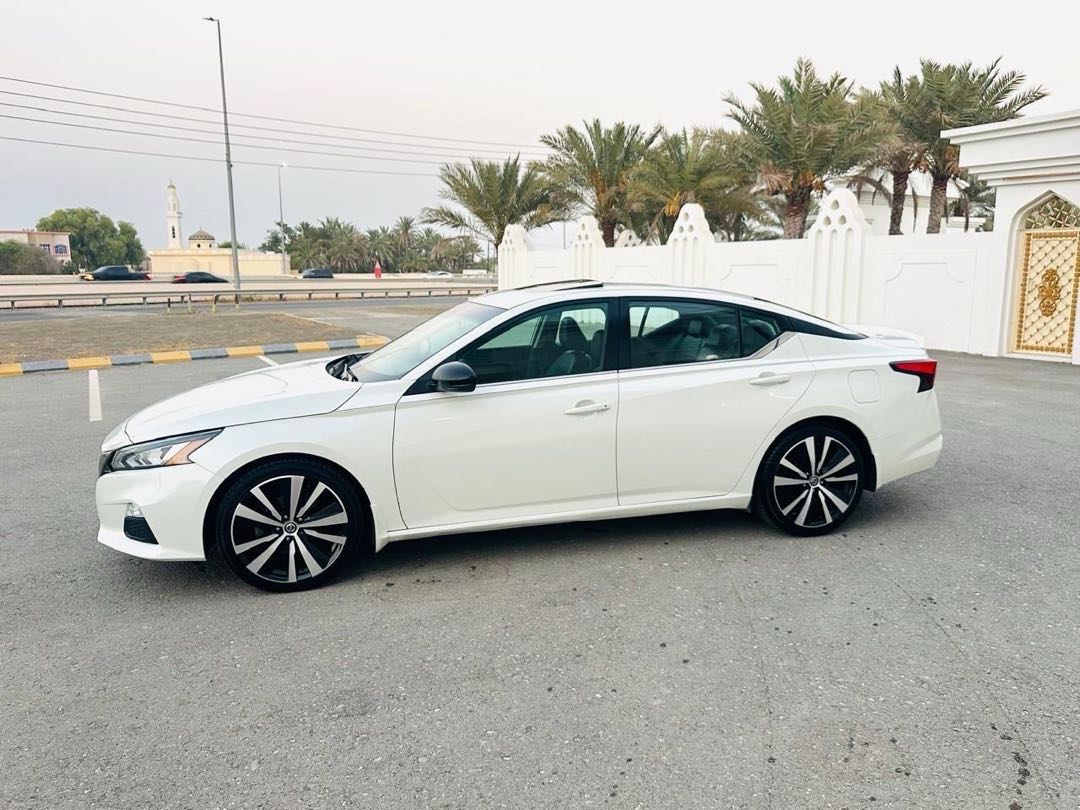 Car Image 2019 NISSAN ALTIMA SR