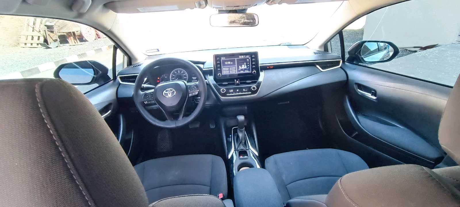 Car Image 2020 TOYOTA COROLLA LE