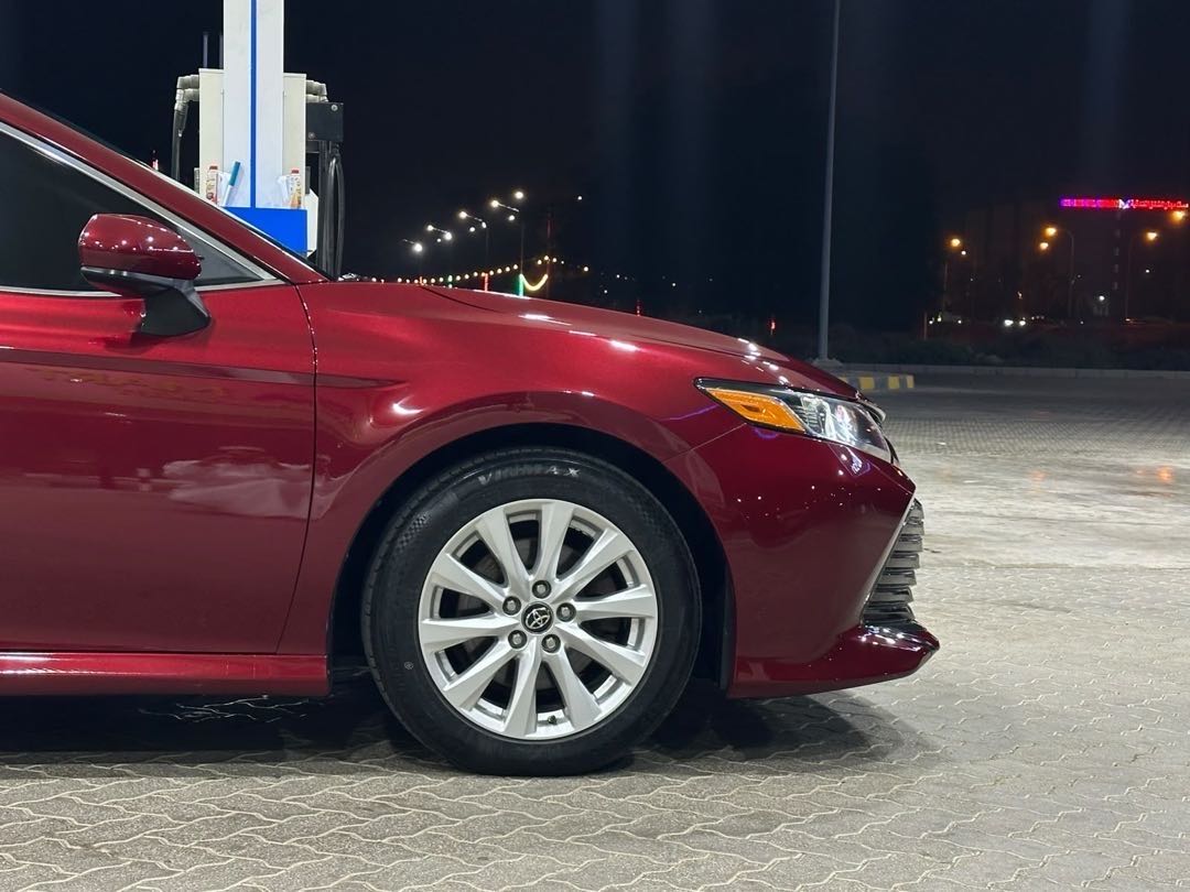 Car Image 2018 TOYOTA CAMRY LE