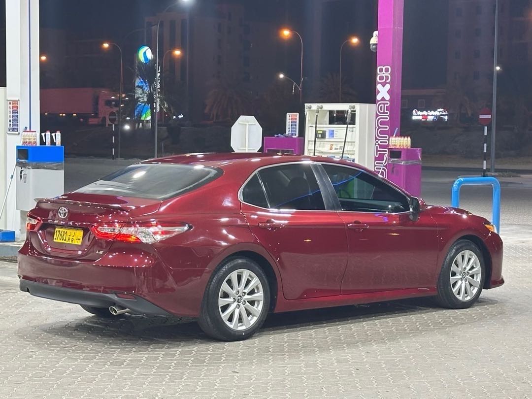 Car Image 2018 TOYOTA CAMRY LE