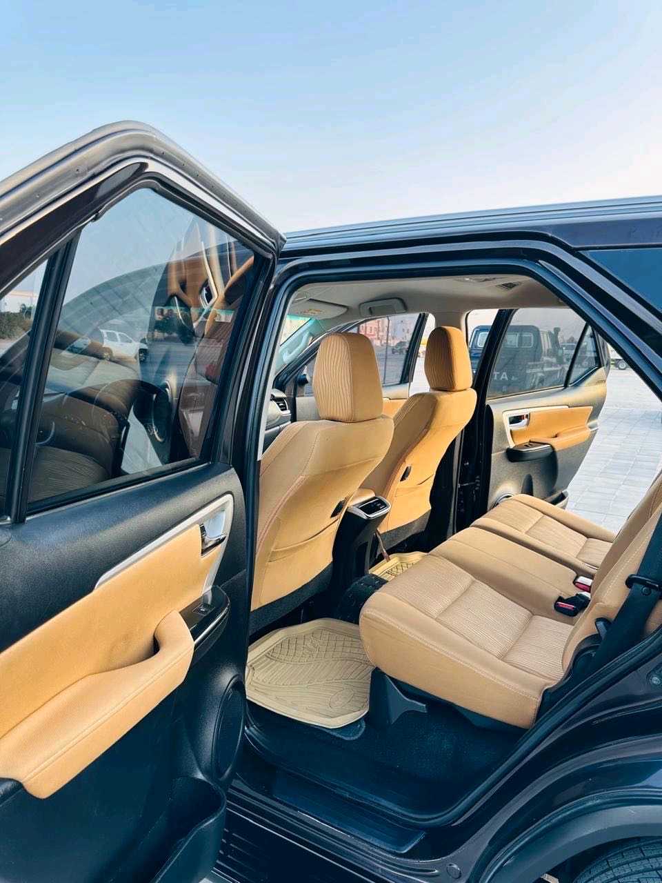 Car Image 2018 TOYOTA FORTUNER VX