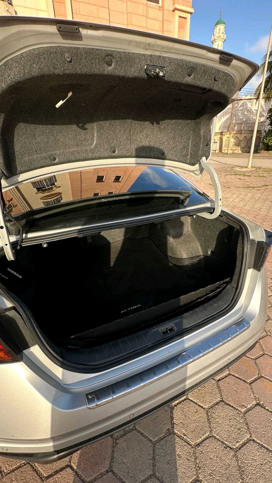 Car Image 2020 NISSAN ALTIMA SR