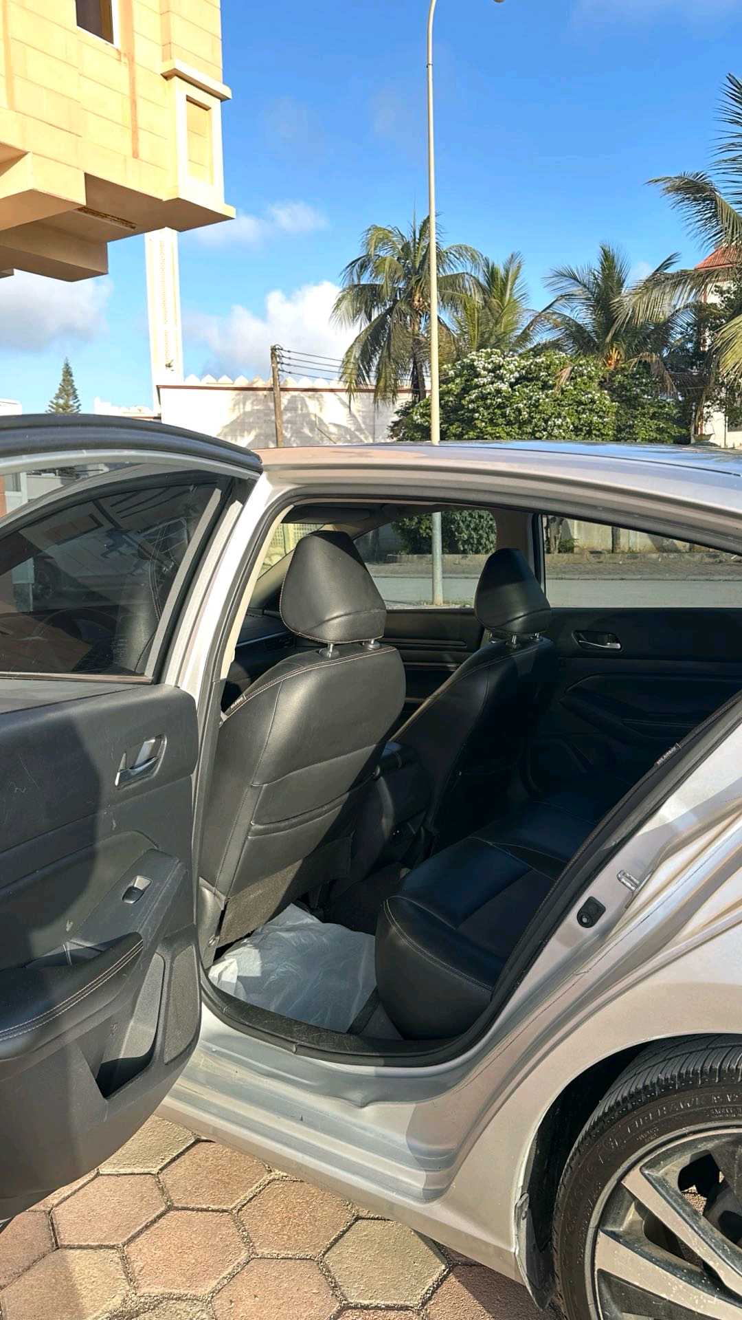 Car Image 2020 NISSAN ALTIMA SR