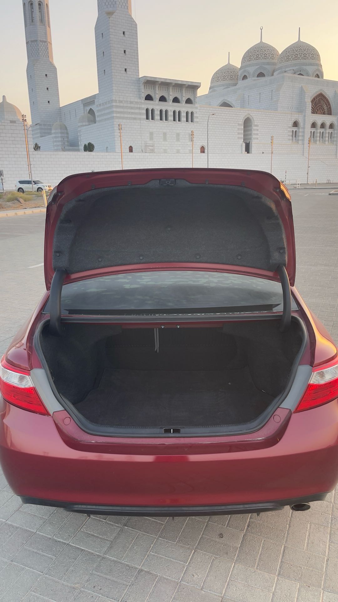 Car Image 2015 TOYOTA CAMRY XSE