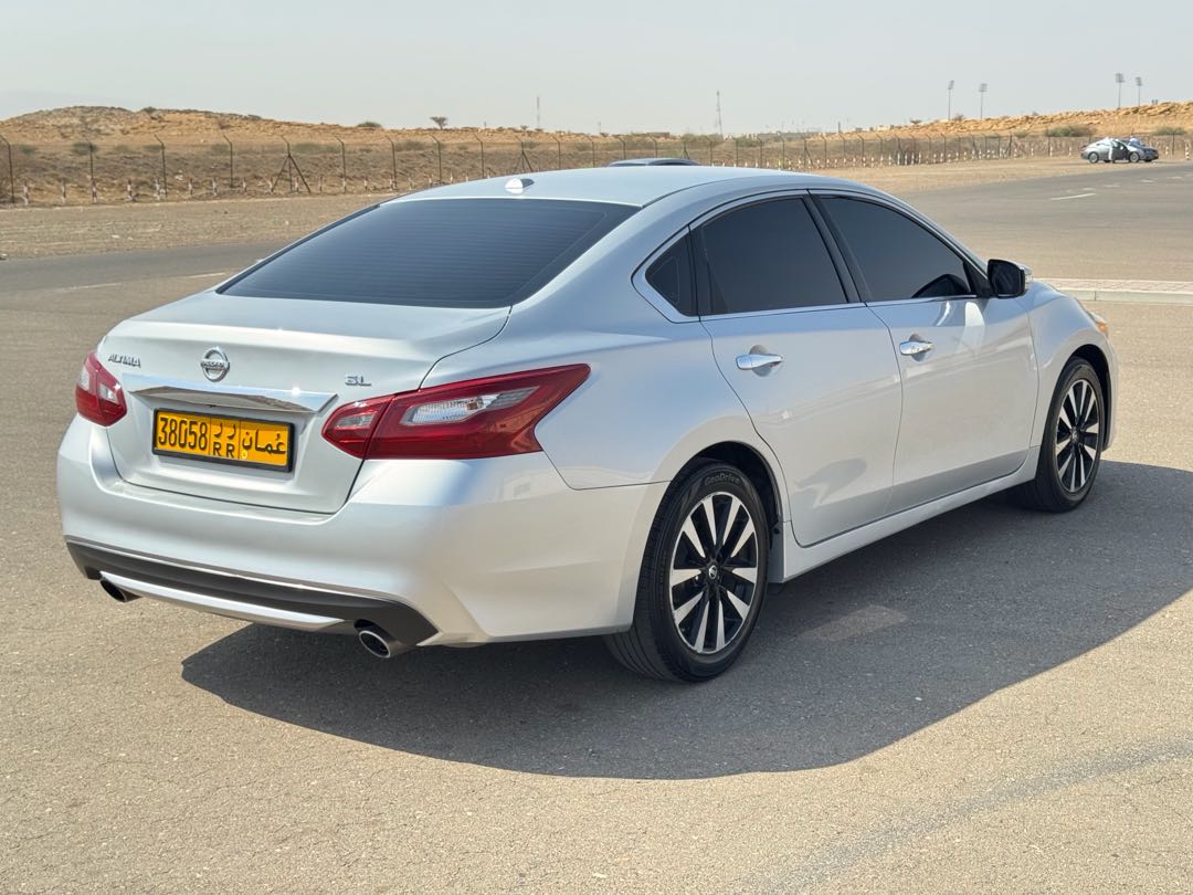 Car Image 2018 NISSAN ALTIMA SL