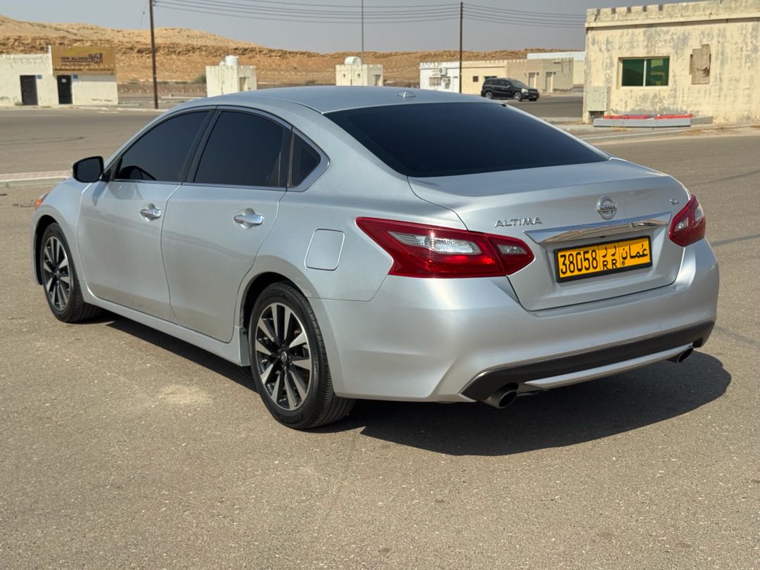 Car Image 2018 NISSAN ALTIMA SL