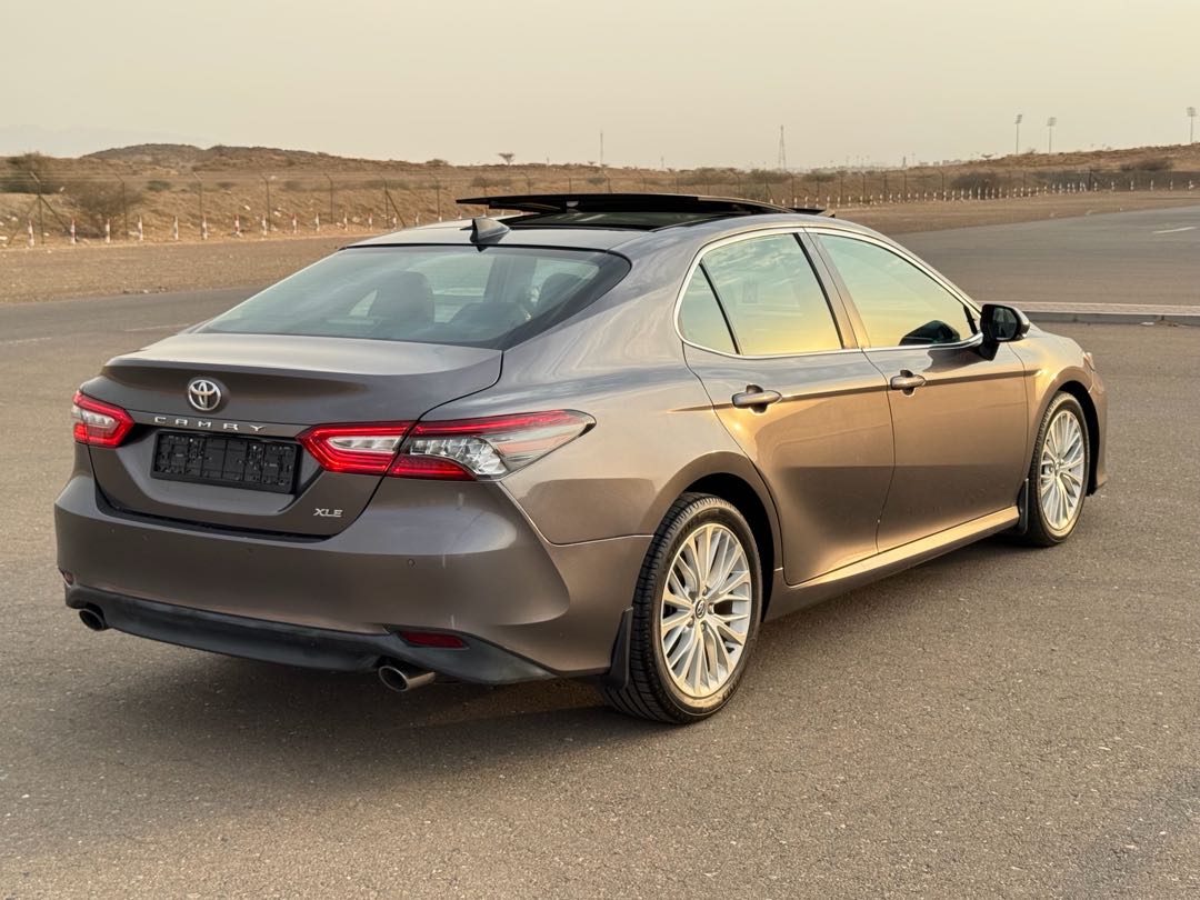 Car Image 2018 TOYOTA CAMRY XLE
