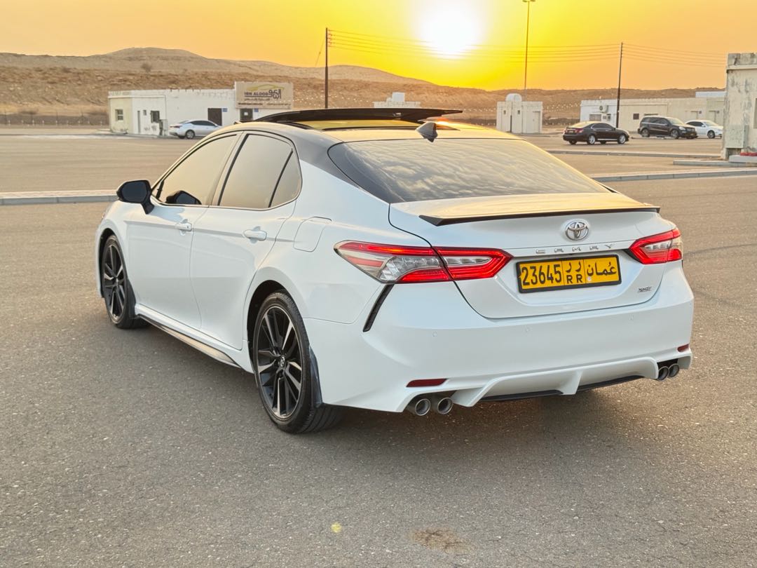 Car Image 2018 TOYOTA CAMRY XSE