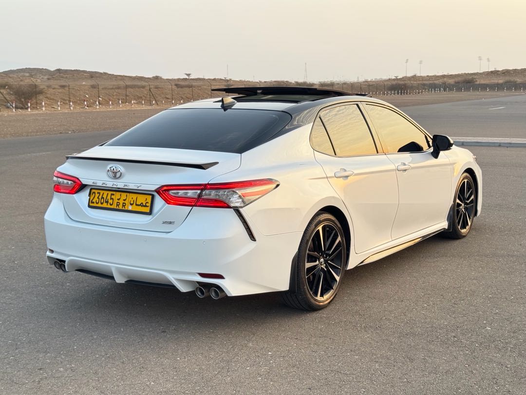 Car Image 2018 TOYOTA CAMRY XSE