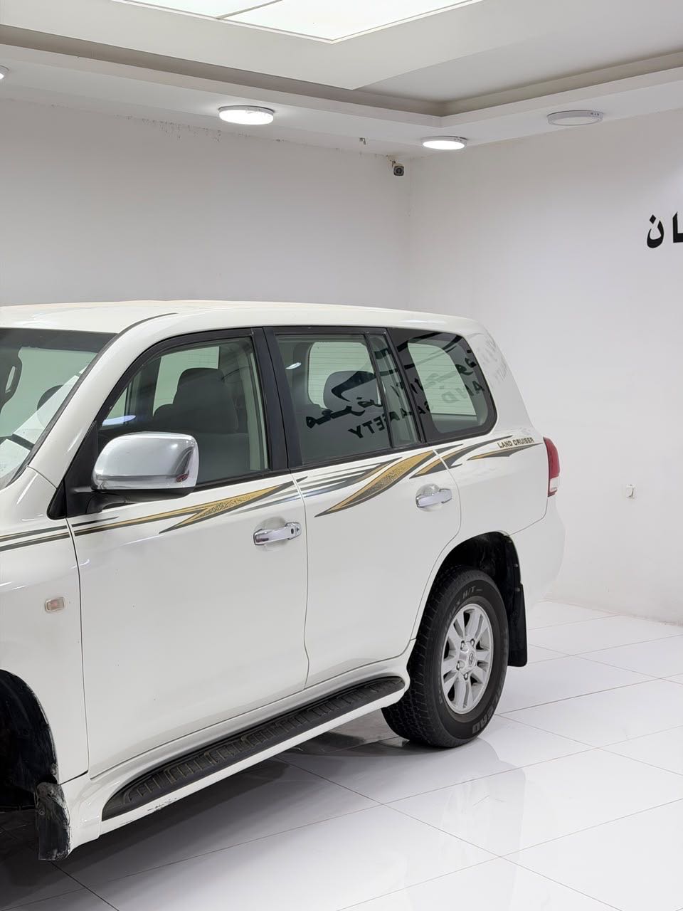 Car Image 2011 TOYOTA LAND CRUISER GX.R